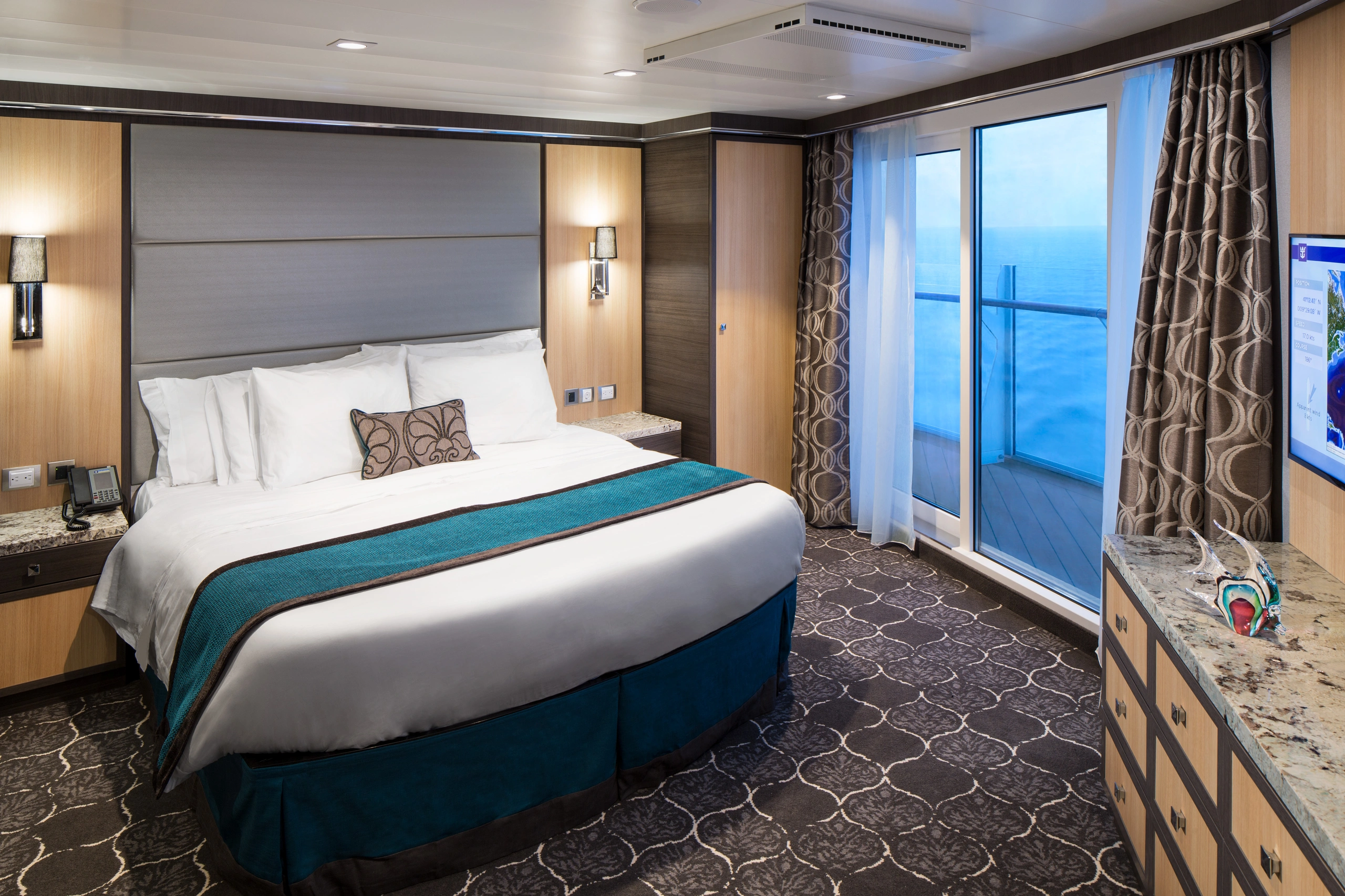 AquaTheater Suite w/Balcony Cat. A3 - Bedroom - Room #11330 Deck 11 Aft Portside Harmony of the Seas - Royal Caribbean International
