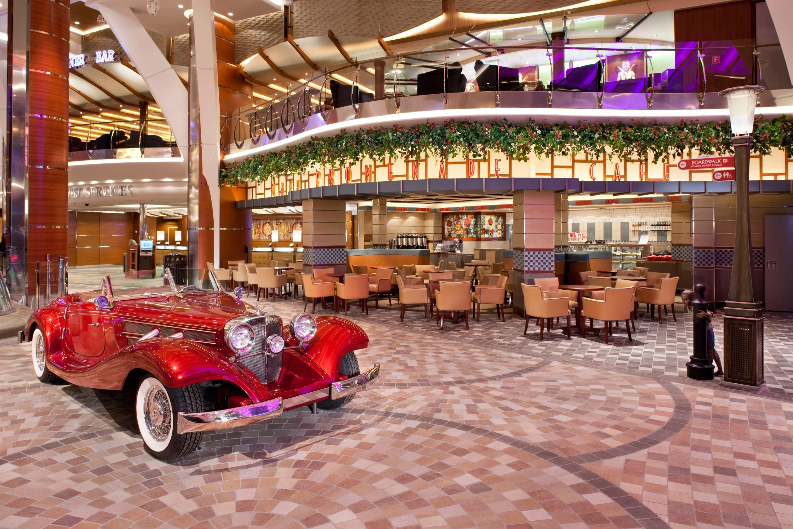Allure Cafe promenade