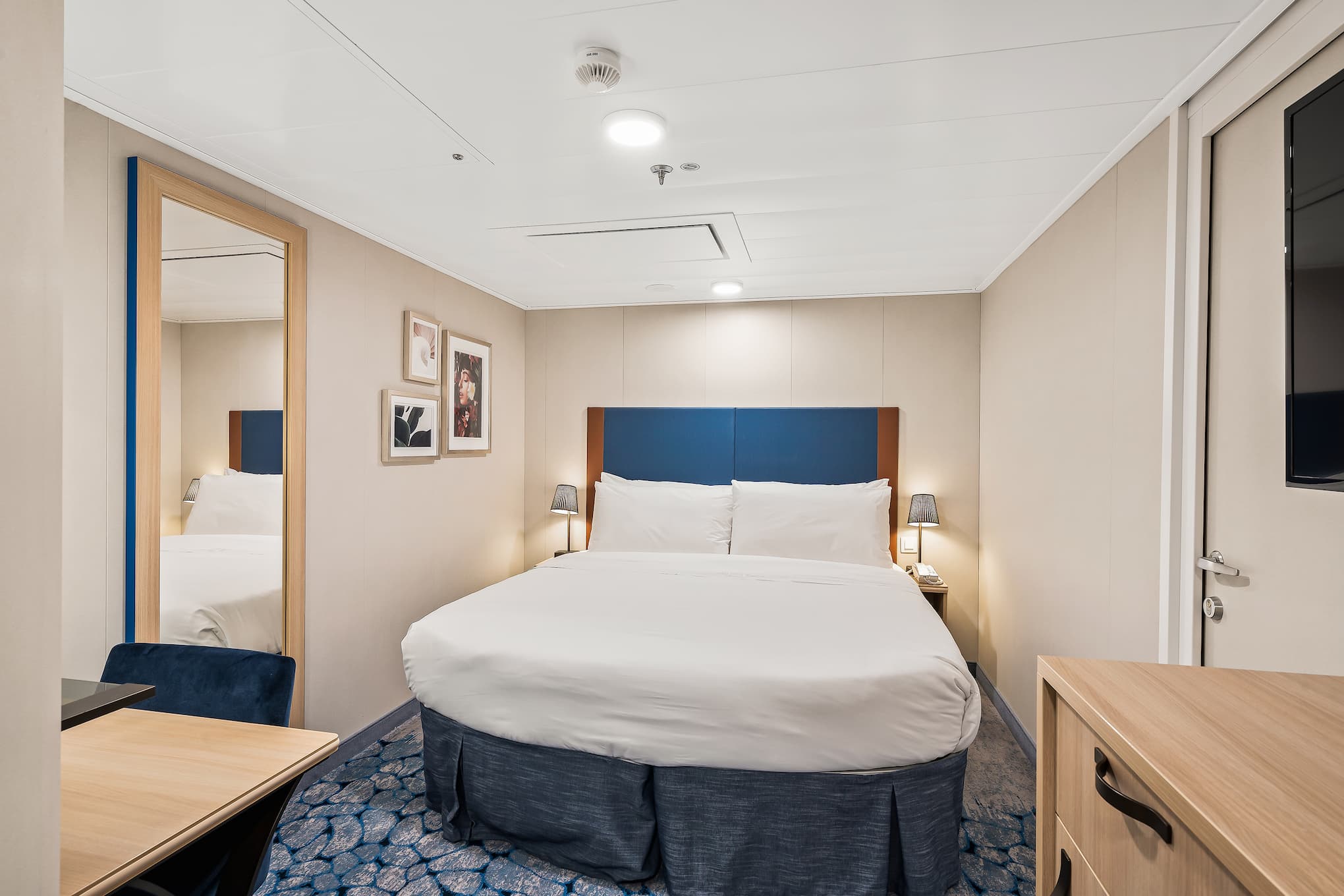 Utopia of the Seas connecting interior room